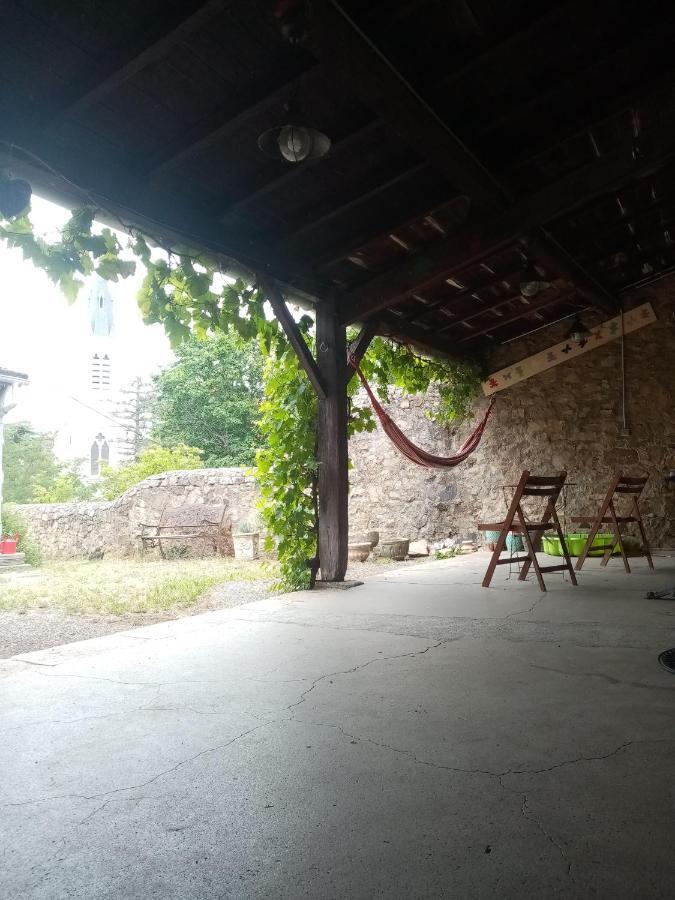 Charmant Gite Avec Parking Gratuit Sur Place. 达韦济约 外观 照片