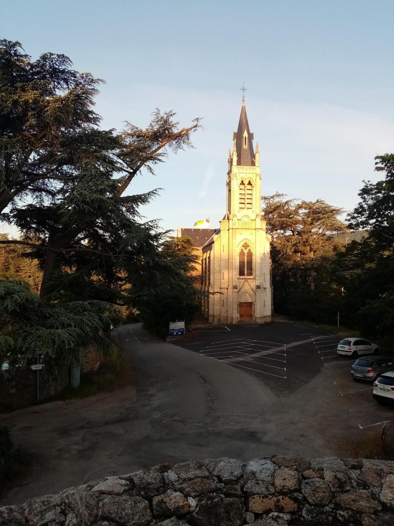 Charmant Gite Avec Parking Gratuit Sur Place. 达韦济约 外观 照片